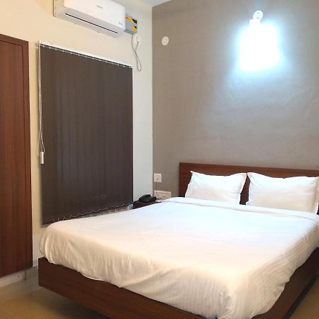 Aspire Maradu Hotel Kochi Екстериор снимка