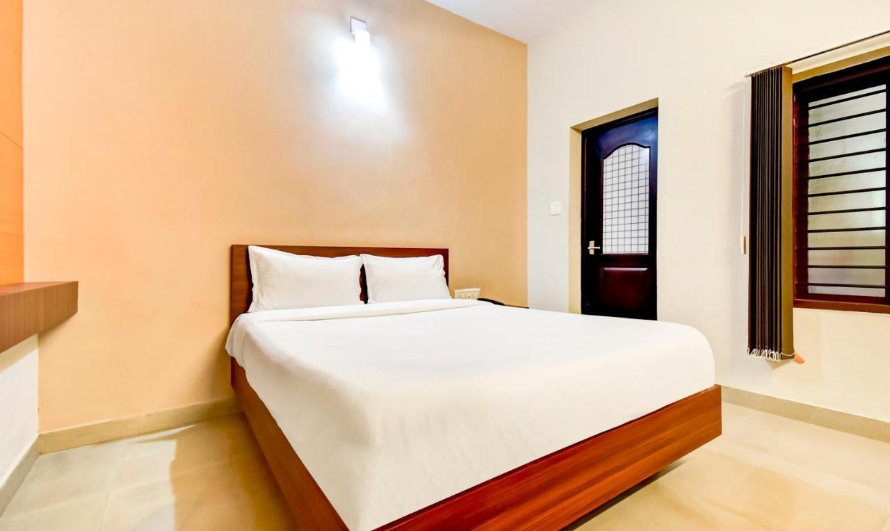 Aspire Maradu Hotel Kochi Екстериор снимка