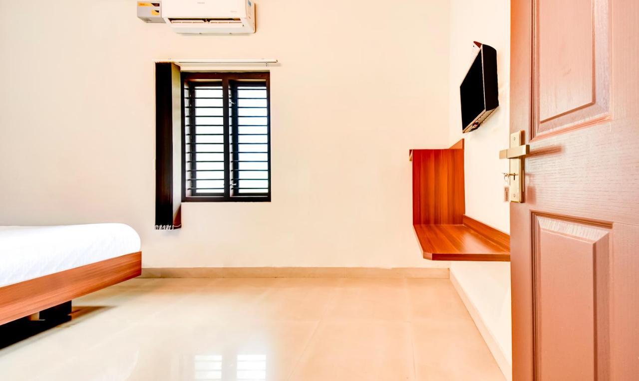 Aspire Maradu Hotel Kochi Екстериор снимка