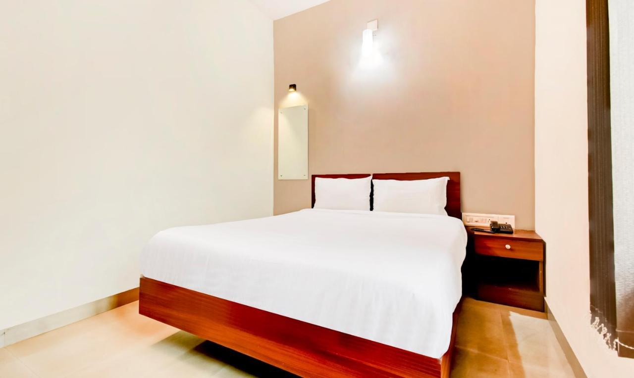 Aspire Maradu Hotel Kochi Екстериор снимка