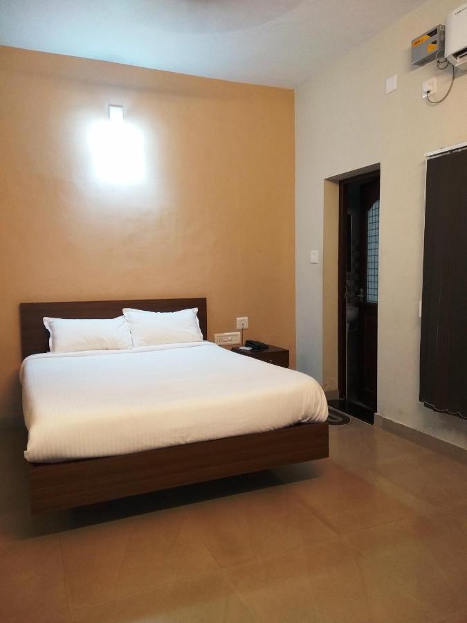 Aspire Maradu Hotel Kochi Екстериор снимка
