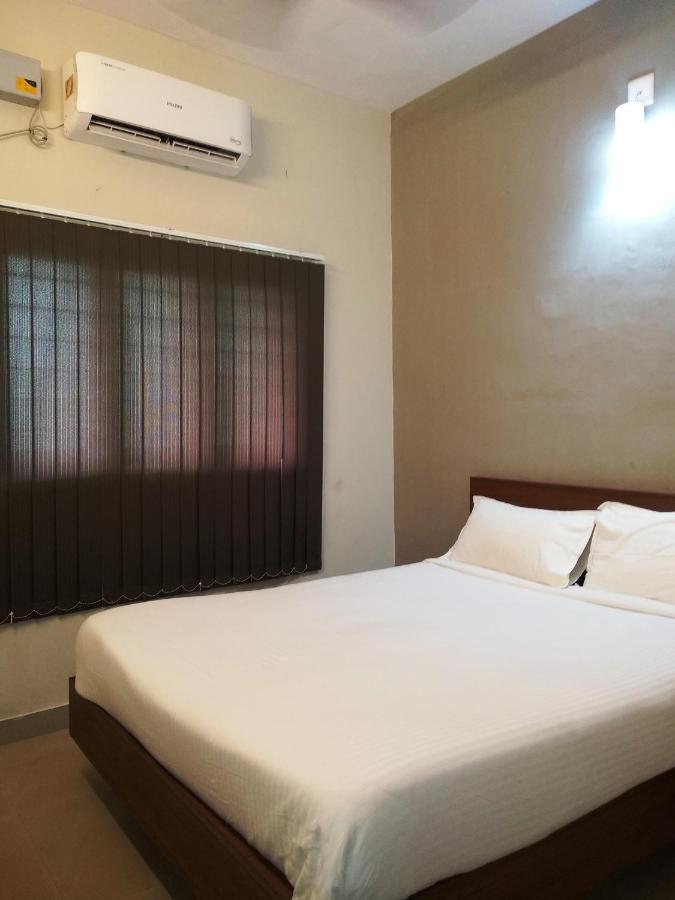 Aspire Maradu Hotel Kochi Екстериор снимка
